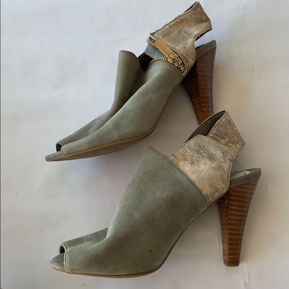 Reaction Gray Suede heels - Picture 2 of 3